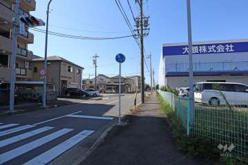敷地北西側の前面道路