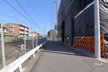 敷地北西側の前面道路