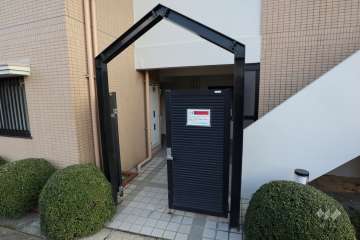 北側エントランス