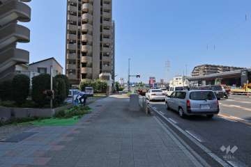 敷地北西側の前面道路