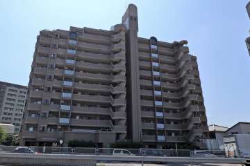 シャトー勝川2の外観（西側から）