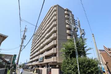 シャトー勝川2の外観（東側から）