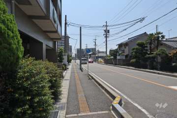 敷地南側の前面道路