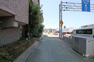 敷地北西側の前面道路