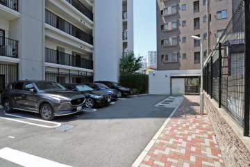 敷地内北側駐車場（屋外平面式）