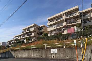 メゾン中央台6号棟の外観(南東側から）