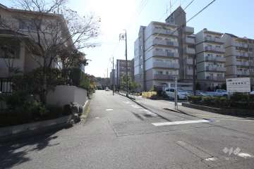 敷地北東側の前面道路