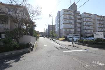 敷地北東側の前面道路