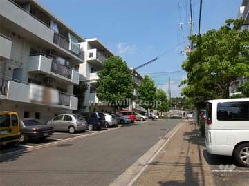 ２７号棟南側の敷地内の通路