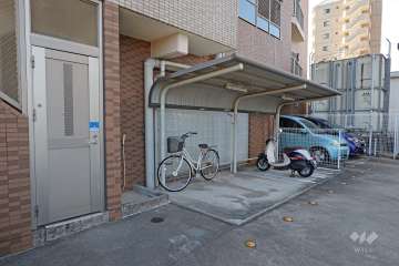 駐輪場とバイク置場