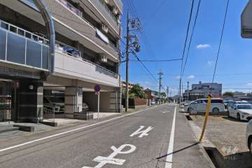 敷地南側の前面道路