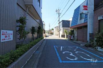 敷地北側の前面道路