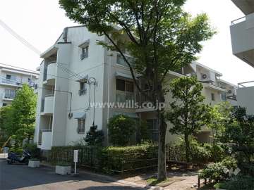 公団千里緑丘団地２８号棟の外観（北東側から）