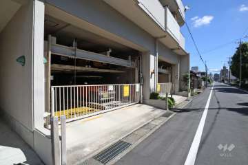 敷地内駐車場（屋内機械式）