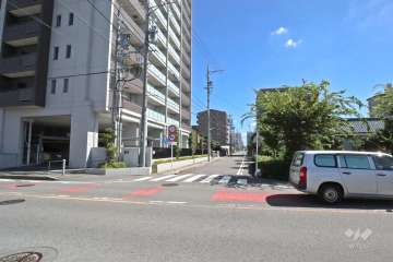 敷地南東側の前面道路