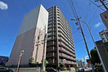 ライオンズマンション鳥居松の外観（南側から）