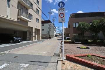 敷地南東側の前面道路