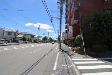敷地北東側の前面道路