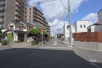 敷地東側の前面道路