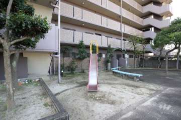 敷地内にある遊具