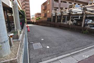 駐車場の出入口