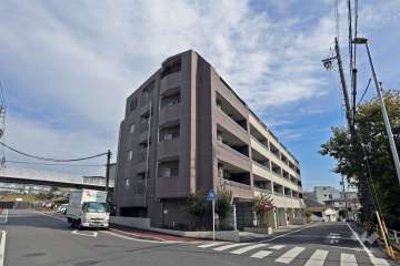 敷地南側前面道路と西側道路