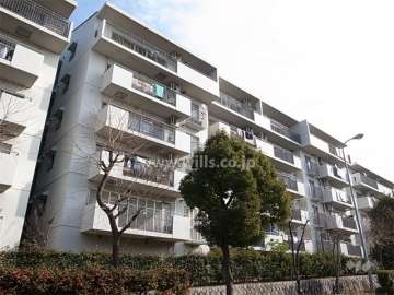 公団千里緑丘団地６号棟の外観（西側から）