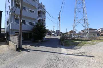 敷地北側の前面道路