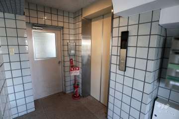 共用のエレベーター