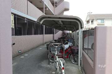 駐輪場（屋根付き）