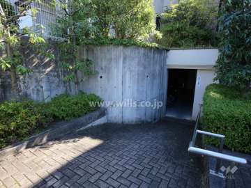 駐輪場へのアプローチ