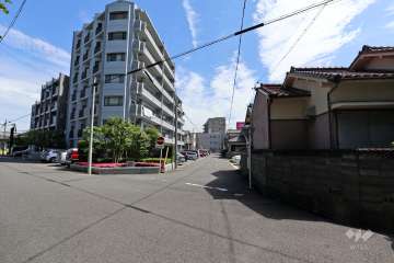 敷地南側の前面道路