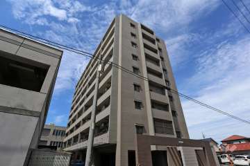 フレストアルファ勝川東の外観(東側から）