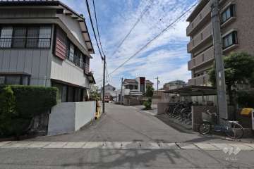 敷地北西側の前面道路