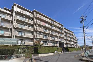 グローリアスヒルズ高蔵寺白山町の外観(南西側から）