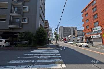 敷地西側前面道路は愛知県道201号（南外山勝川停車場線）です。