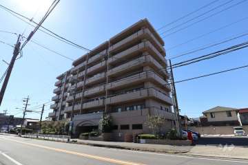 ロイヤルシャトー勝川の外観(北東側から）