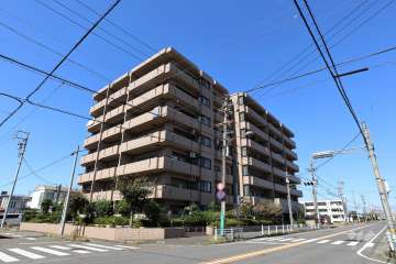 ロイヤルシャトー勝川の外観(南東側から）