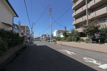 敷地南側の前面道路