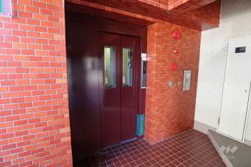 共用のエレベーター