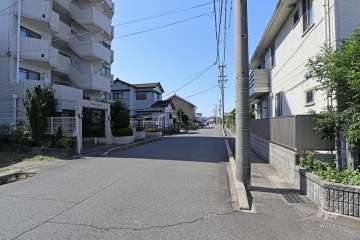 敷地北側の前面道路