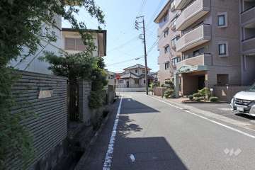 敷地南東側の前面道路