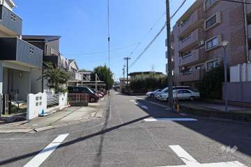 敷地北東側の前面道路
