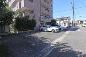 敷地内駐車場（屋外平面式）