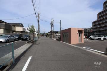 敷地北側の前面道路