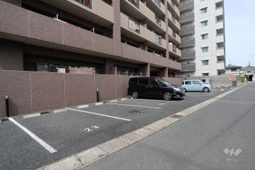 敷地内駐車場（屋外平面式）