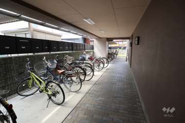 屋内に設けられた駐輪場