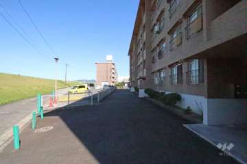 敷地北側の前面道路