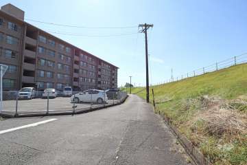 敷地北側の前面道路