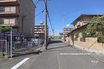 敷地南東側の前面道路
